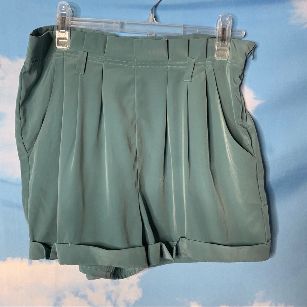 Aberdeen & Skye- Green Shorts size Medium